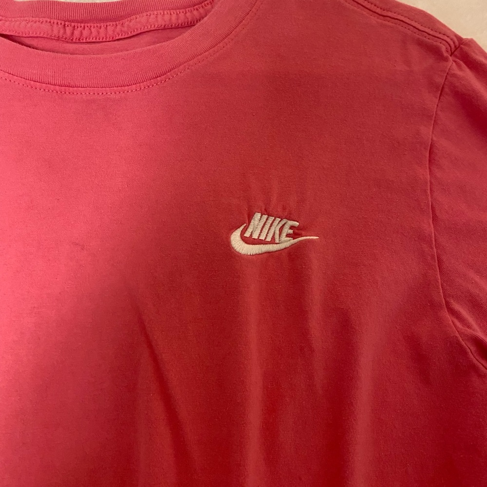 Nike Women’s Sportswear Shirt - Picture 2 of 3